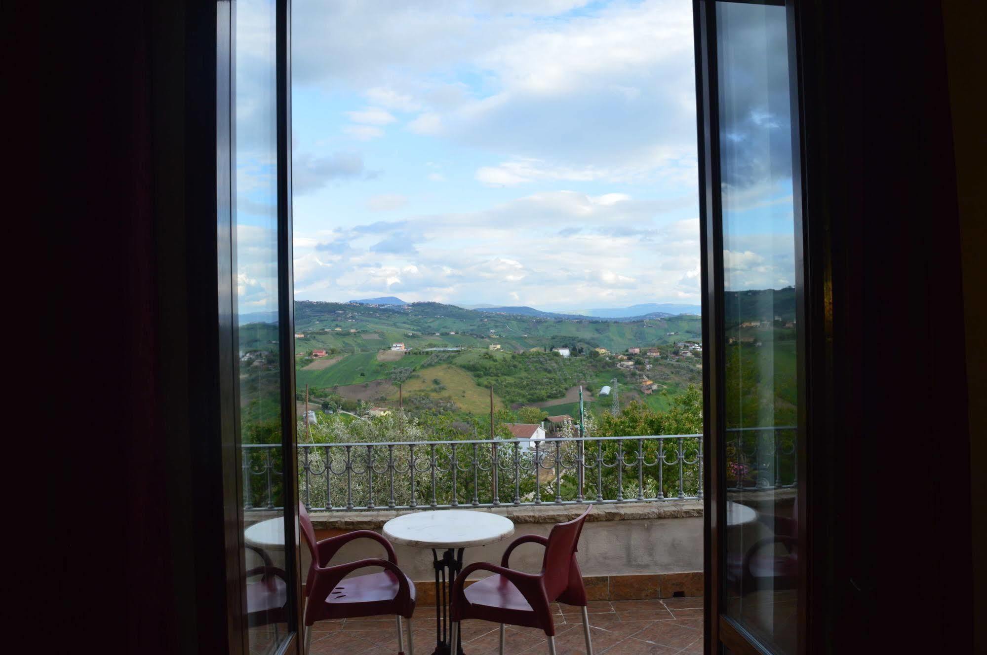 Villa Tre Colli Agri B&B Ariano Irpino Eksteriør bilde